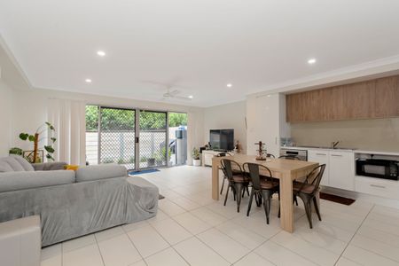 Popular Complex, 3 Bedroom Townhouse with Pool Access! - Photo 2