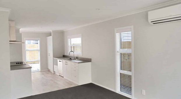 Stokes Valley - Photo 1