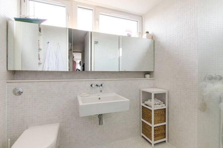 3 bedroom flat to rent - Photo 4