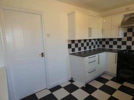 2 bedroom end of terrace house to rent - Photo 5