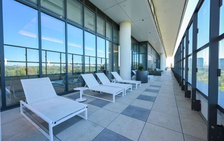 For Lease - 10 Inn On The Park Drive Unit# 105, Toronto, Ontario - Photo 3