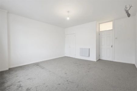 1 Bedroom Flat - Above Shop - Photo 4