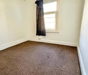 3 bedroom end of terrace house to rent - Photo 2