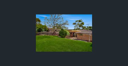 Spacious Family Living with Retro Charm! - Photo 5