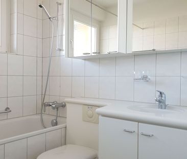 Spacious apartment in a green residential area in Uster - Photo 4