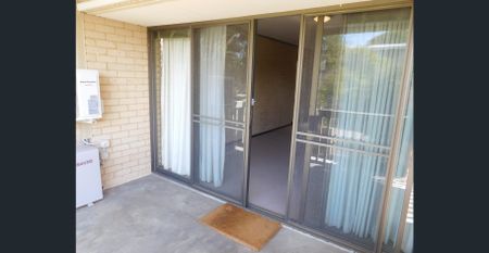 Spacious Apartment in Prime University Precinct Location - Photo 3