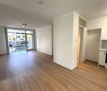 Renovated 2 bedroom unit in prime location! - Photo 2