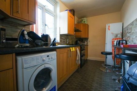 3 bedroom terraced house to rent - Photo 5