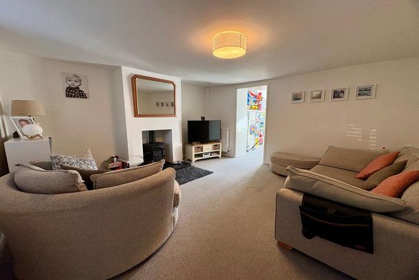 2 bedroom terraced house to rent - Photo 1