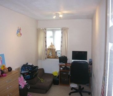 2 bedroom maisonette to rent - Photo 2