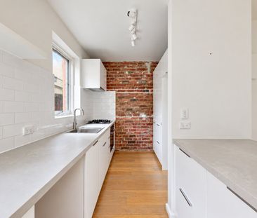 Sunlit Style, Undercover Parking & Walkable Hawthorn Living - Photo 2