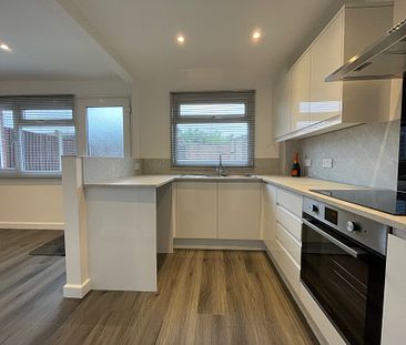 Refurbished 3 Bed End of Terrace House to in Witham, Essex - Photo 4