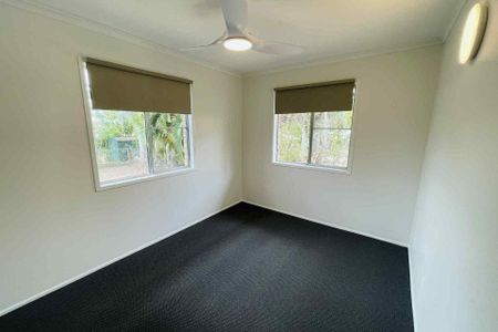 Perfect Location - beautifully renovated home. Family dream - Photo 2