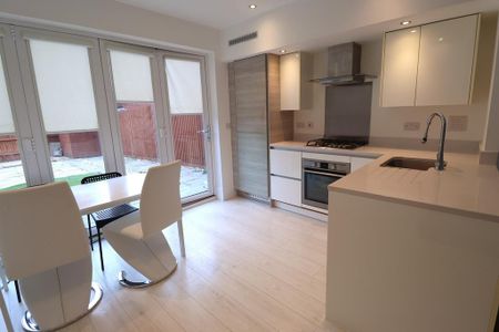 2 bedroom terraced house to rent - Photo 4