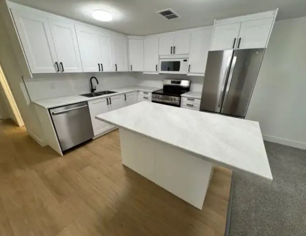 Bright & Spacious 2-Bedroom Basement Suite in Grovenor – All Utilities Included! | Edmonton - Photo 1