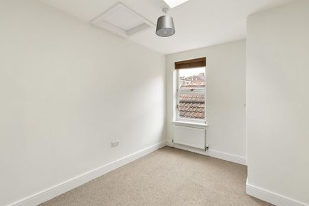 3 Bed Flat - Photo 5