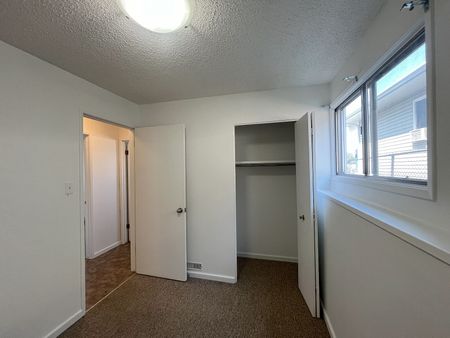 420 Sabrina Road Southwest, Calgary - Photo 3