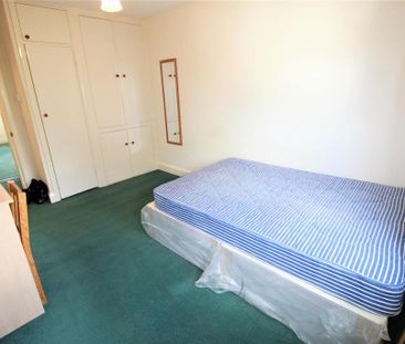 3 bedroom flat to rent - Photo 5