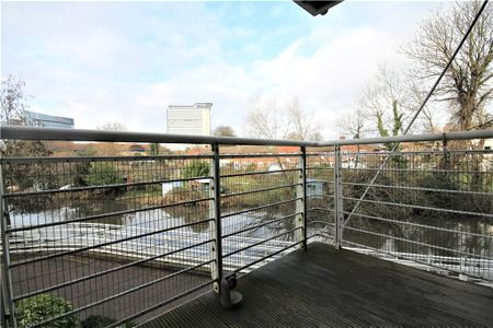 Tallow Road, Brentford, TW8 8ER - Photo 2