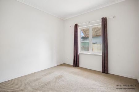 Classic Home with Expansive Outdoor Space - Photo 5