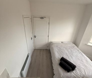 Studio Flat, Colville Road, E11 - Photo 2