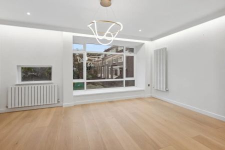 4 bedroom house in London - Photo 3