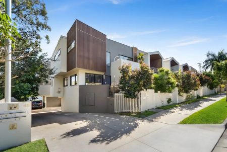 2/45 Wilton Terrace, Yeronga QLD 4104 - Townhouse For Rent | Domain - Photo 2