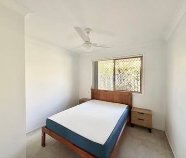 Corner-Site Convenience in the Heart of Burleigh Waters - Photo 6