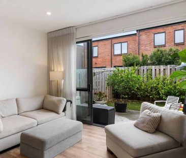 Stunning 3 bedroom home - Photo 1