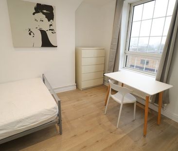 Room in a Shared Flat, Devitt House, E14 - Photo 2