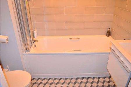 Woodcote Road, Wallington, SM6 - Photo 4