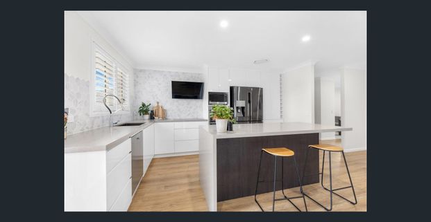 Stylish family home - Photo 1