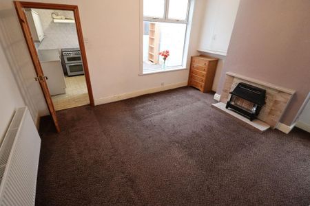 3 bedroom end of terrace house to rent - Photo 3