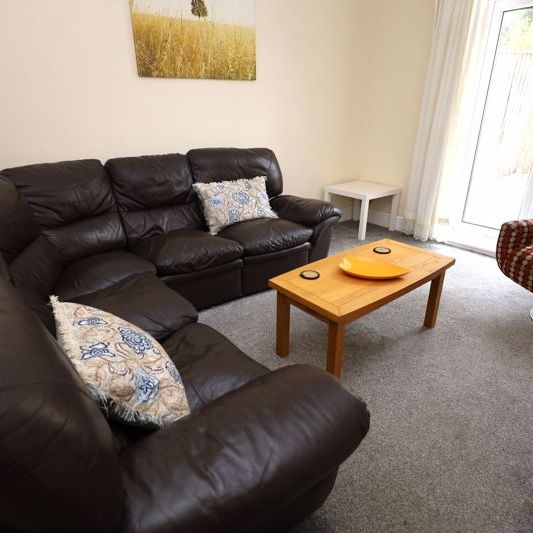 Student House, Charminster - Photo 1