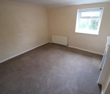 3 bedroom end of terrace house to rent - Photo 2