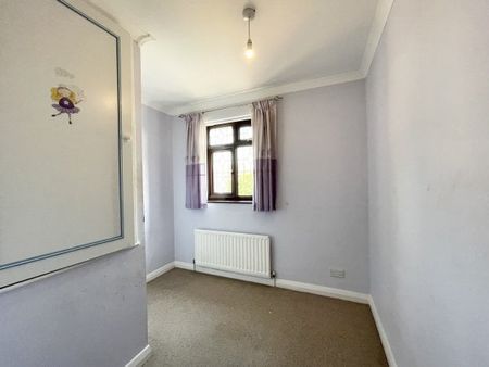 Thorntons Farm Avenue RM7 0TU, Property for rent - Photo 3