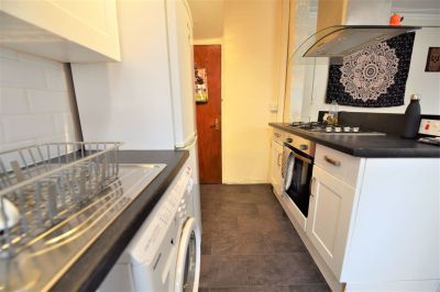 2 bedroom House in Thornville Road, Leeds - Photo 3