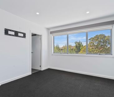 1/12 Stapley Crescent, Altona North. - Photo 4