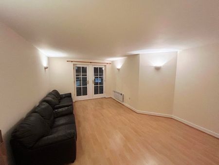 2 Bed Flat, Stockwell Road, SW9 - Photo 2