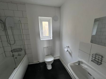 Robert Owen Gardens, Port Tennant, Swansea. SA1 8NR - Photo 3