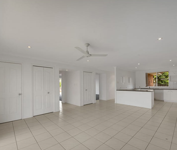 LARGE FAMILY HOME IN SOUGHT AFTER LOCATION! - Photo 5