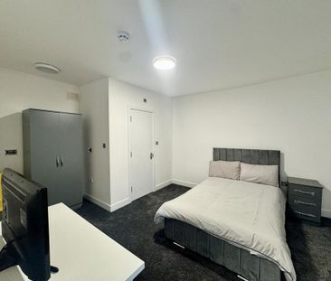 1 bedroom in a house share to rent - Photo 2