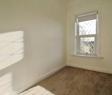 2 bedroom end of terrace house to rent - Photo 5