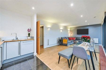 Blackwall Way, London, E14 - Photo 2