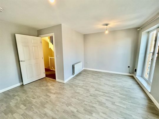 4 BED Town house To rent - Photo 1