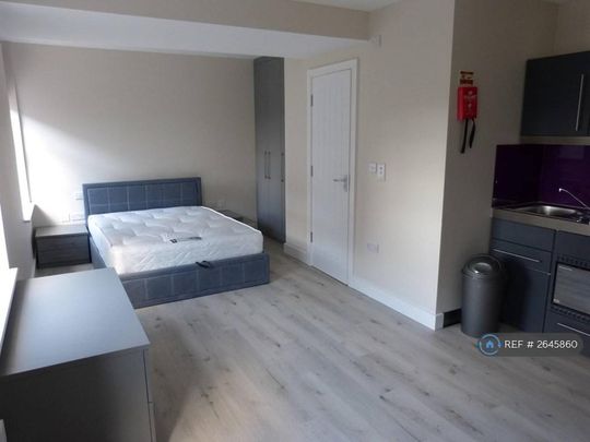 Studio to rent - Photo 1