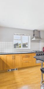 4 bed detached house to rent in Rook Road, Wooburn Green, High Wycombe, Buckinghamshire, HP10 0PY - Photo 3