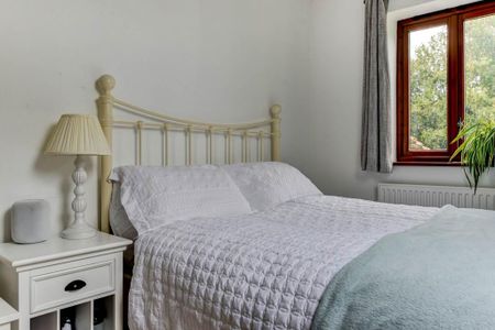 4 bedroom detached house to rent - Photo 2