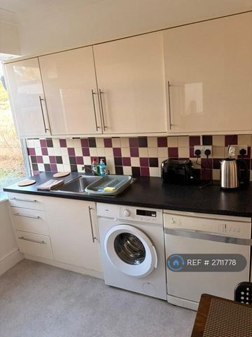 2 bedroom semi-detached house to rent - Photo 5