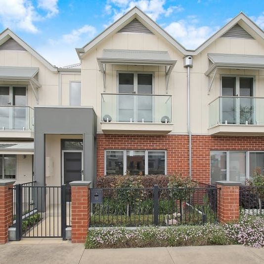Stunning Double Story Townhouse - Photo 1